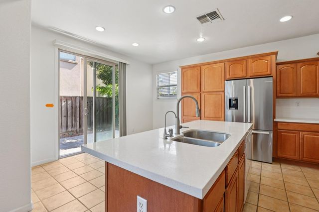 16796 English Country Trl, Lathrop, CA 95330