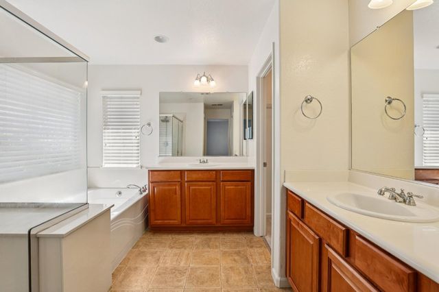 16796 English Country Trl, Lathrop, CA 95330