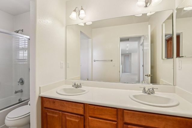 16796 English Country Trl, Lathrop, CA 95330