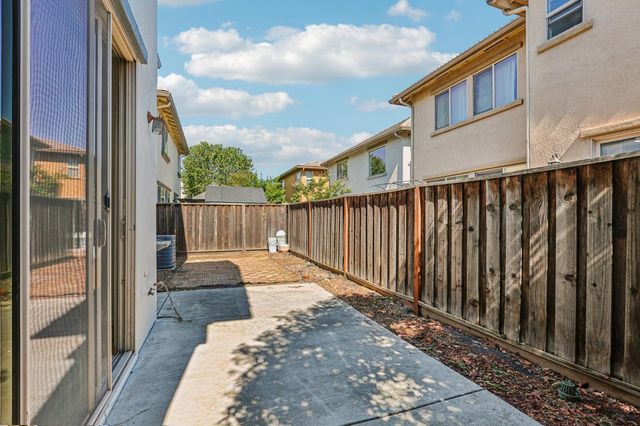 16796 English Country Trl, Lathrop, CA 95330