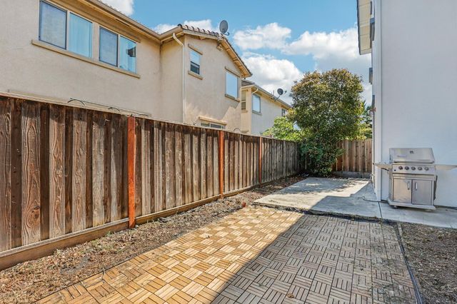 16796 English Country Trl, Lathrop, CA 95330