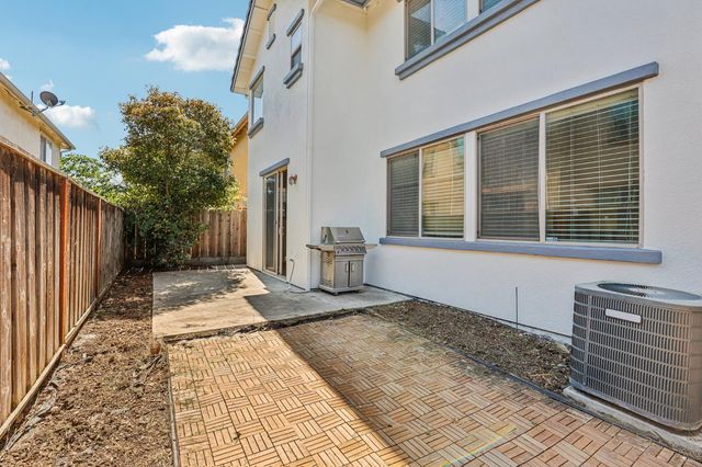 16796 English Country Trl, Lathrop, CA 95330