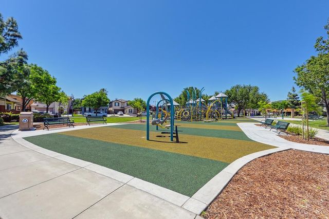 16796 English Country Trl, Lathrop, CA 95330