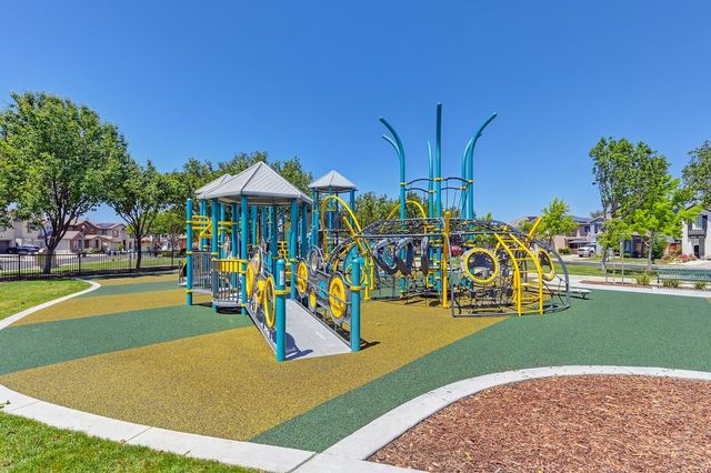 16796 English Country Trl, Lathrop, CA 95330