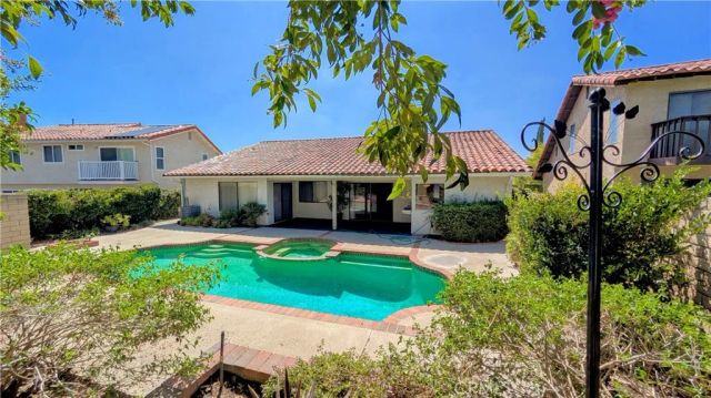 28859 Michelle Drive, Agoura Hills, CA 91301
