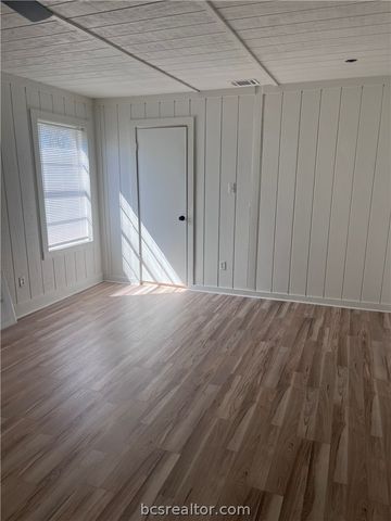 508 Rose Marie Boulevard, Hearne, TX 77859