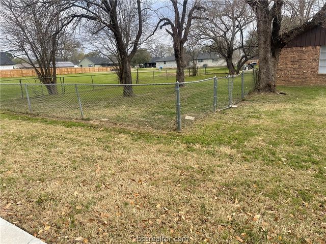 508 Rose Marie Boulevard, Hearne, TX 77859