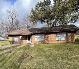 508 Rose Marie Boulevard, Hearne, TX 77859