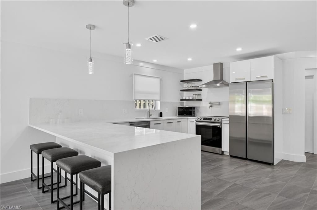 565 110th AVE N, NAPLES, FL 34108 — photo 3