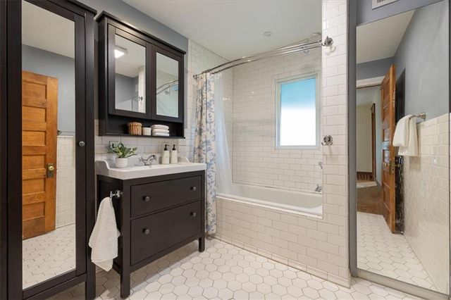 3835 Harrison Boulevard, Kansas City, MO 64109