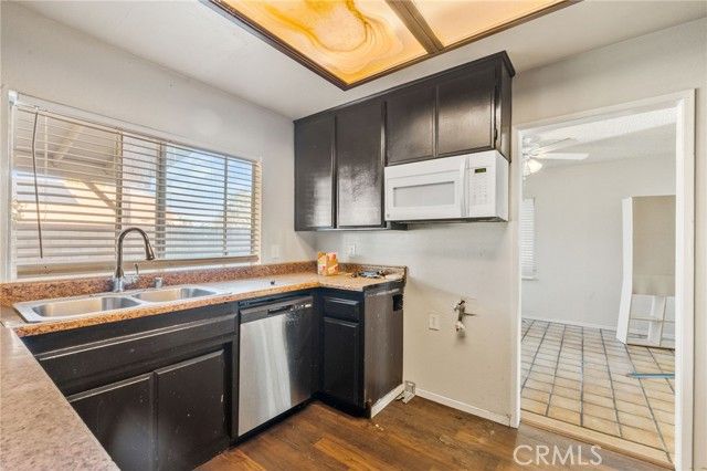 44057 7th Street, Lancaster, CA 93535