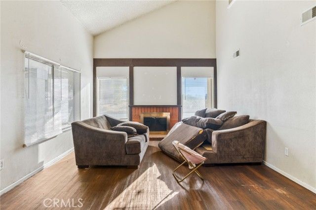 44057 7th Street, Lancaster, CA 93535