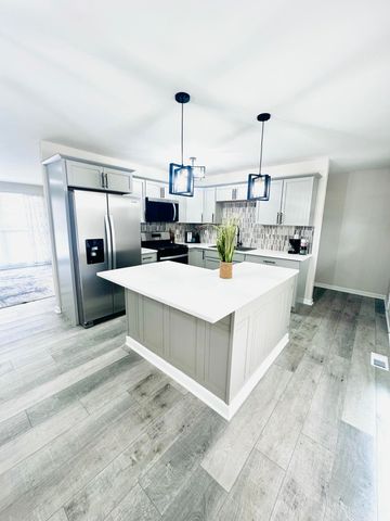 7619 Marshall Place, Merrillville, IN 46410