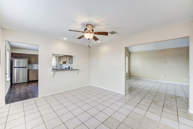 2102 N Pearland Avenue, Pearland, TX 77581
