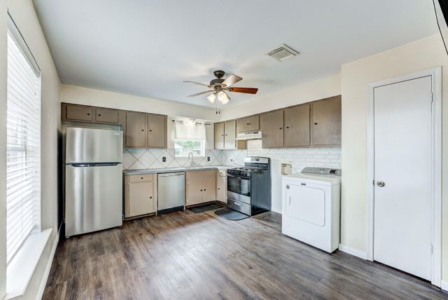 2102 N Pearland Avenue, Pearland, TX 77581