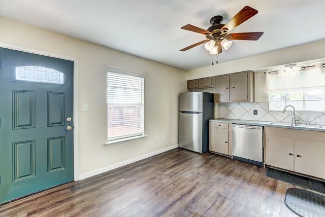 2102 N Pearland Avenue, Pearland, TX 77581