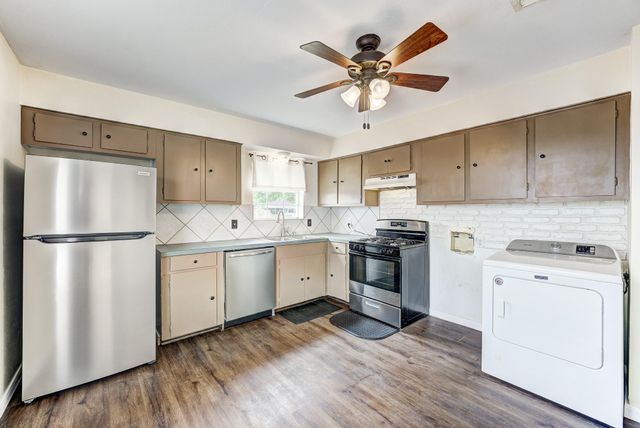 2102 N Pearland Avenue, Pearland, TX 77581