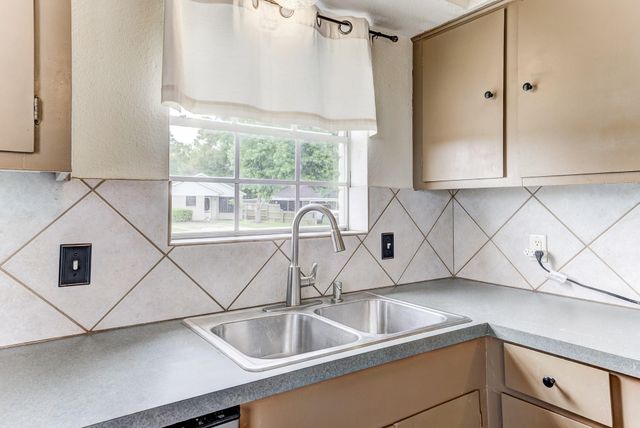 2102 N Pearland Avenue, Pearland, TX 77581