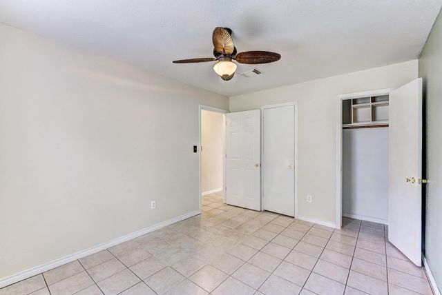 2102 N Pearland Avenue, Pearland, TX 77581