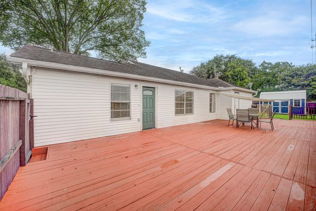 2102 N Pearland Avenue, Pearland, TX 77581