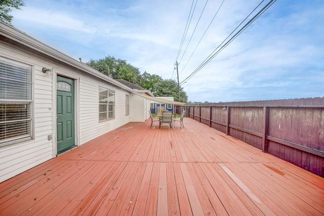 2102 N Pearland Avenue, Pearland, TX 77581