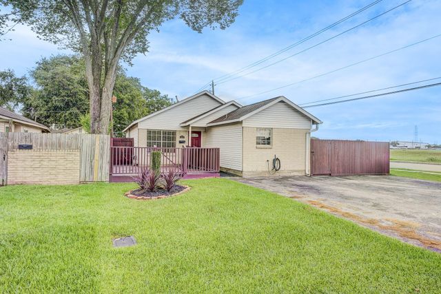 2102 N Pearland Avenue, Pearland, TX 77581