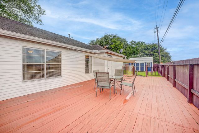 2102 N Pearland Avenue, Pearland, TX 77581