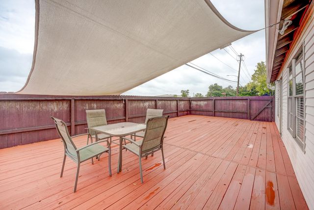 2102 N Pearland Avenue, Pearland, TX 77581