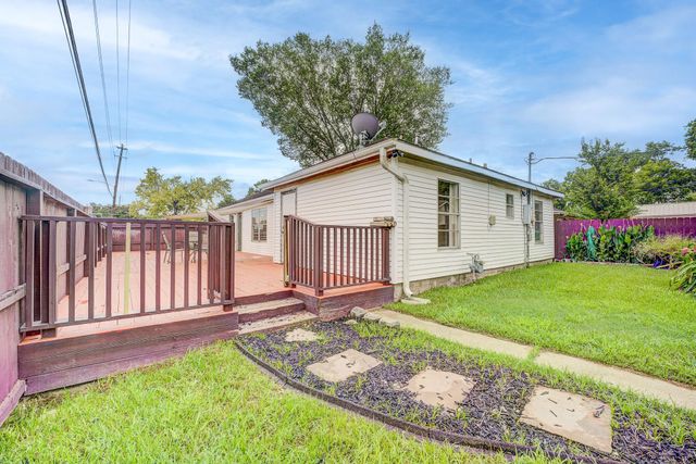 2102 N Pearland Avenue, Pearland, TX 77581