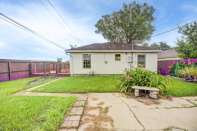 2102 N Pearland Avenue, Pearland, TX 77581