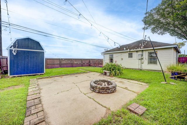 2102 N Pearland Avenue, Pearland, TX 77581