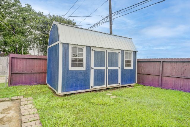 2102 N Pearland Avenue, Pearland, TX 77581