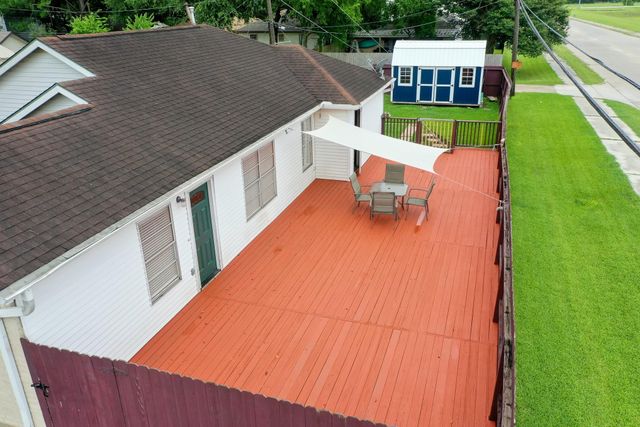 2102 N Pearland Avenue, Pearland, TX 77581