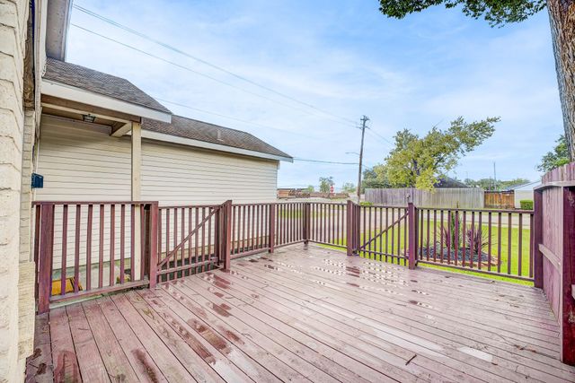 2102 N Pearland Avenue, Pearland, TX 77581