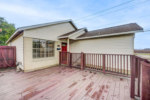 2102 N Pearland Avenue, Pearland, TX 77581