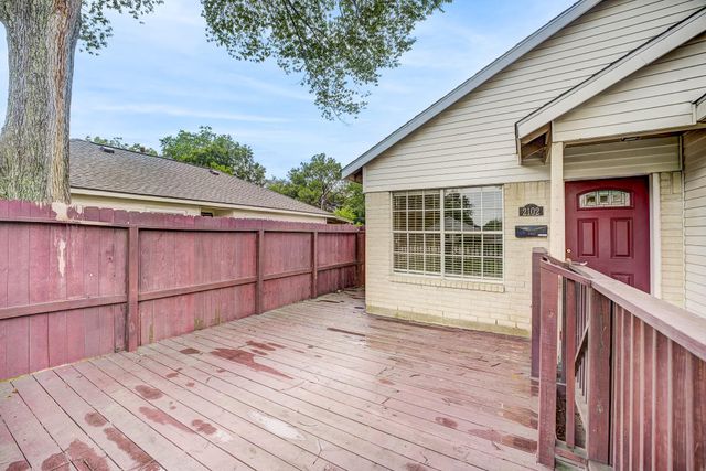 2102 N Pearland Avenue, Pearland, TX 77581