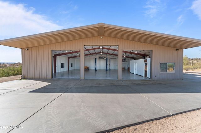 38275 S BLUE TANK Trail, Wickenburg, AZ 85390