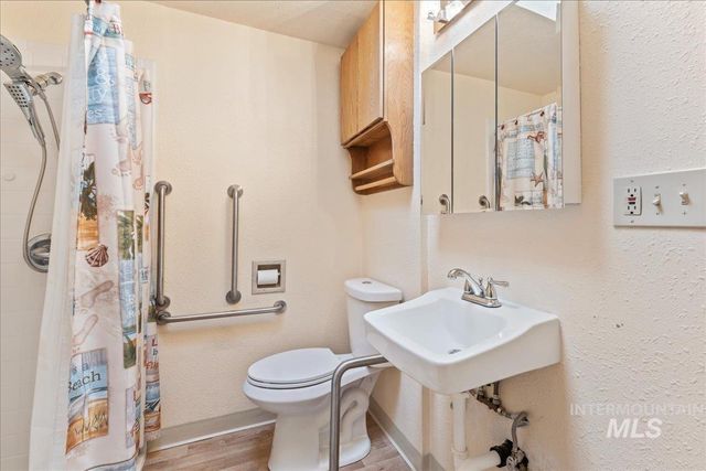 247 Elmore Ave, Nampa, ID 83651