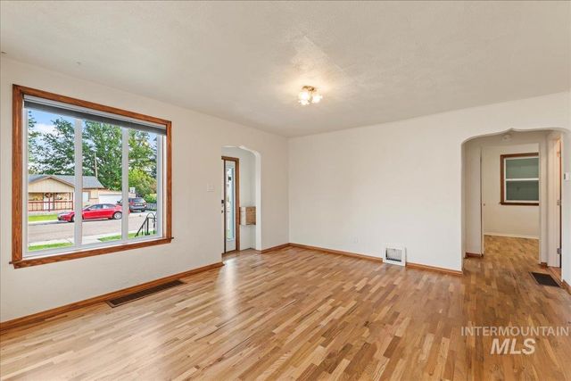 247 Elmore Ave, Nampa, ID 83651