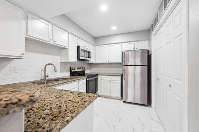 10555 Turtlewood Court 1905, Houston, TX 77072