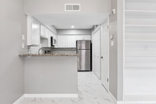 10555 Turtlewood Court 1905, Houston, TX 77072