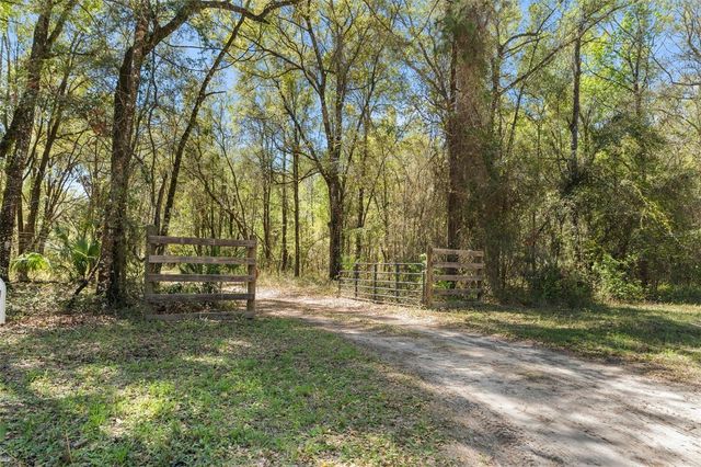 14977 SE COUNTY ROAD 2082, Hawthorne, FL 32640