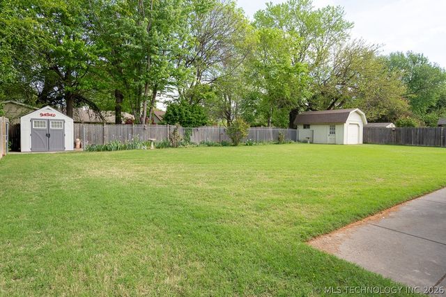 5911 E 100th Place, Tulsa, OK 74137
