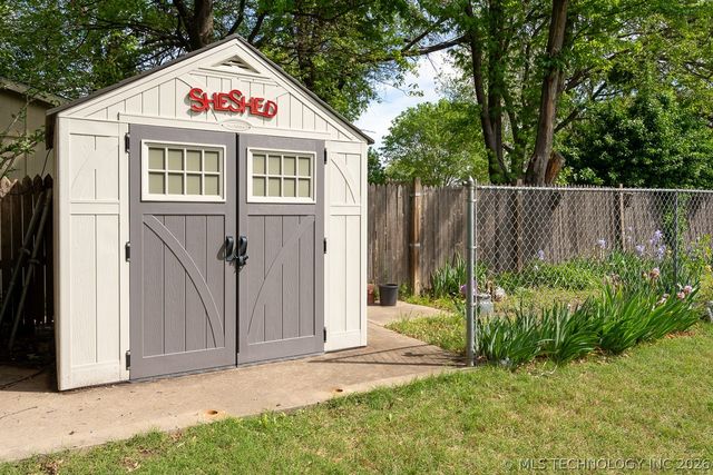 5911 E 100th Place, Tulsa, OK 74137