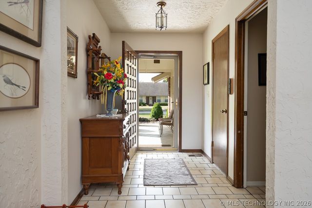 5911 E 100th Place, Tulsa, OK 74137