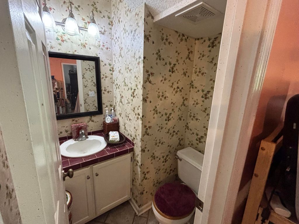 Image 6 of property listing at 110 Nottingham Court, Summerville, SC 29485