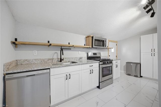 8916 London ST, Norfolk, VA 23503