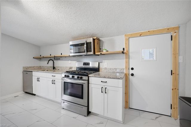 8916 London ST, Norfolk, VA 23503