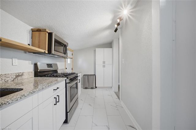 8916 London ST, Norfolk, VA 23503