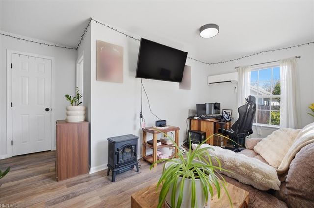 8916 London ST, Norfolk, VA 23503